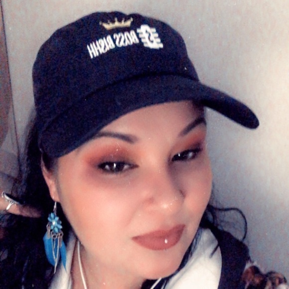 Boss Bishh’s high ponytail adjustable hats come in black white and grey! - Picture 9 of 9